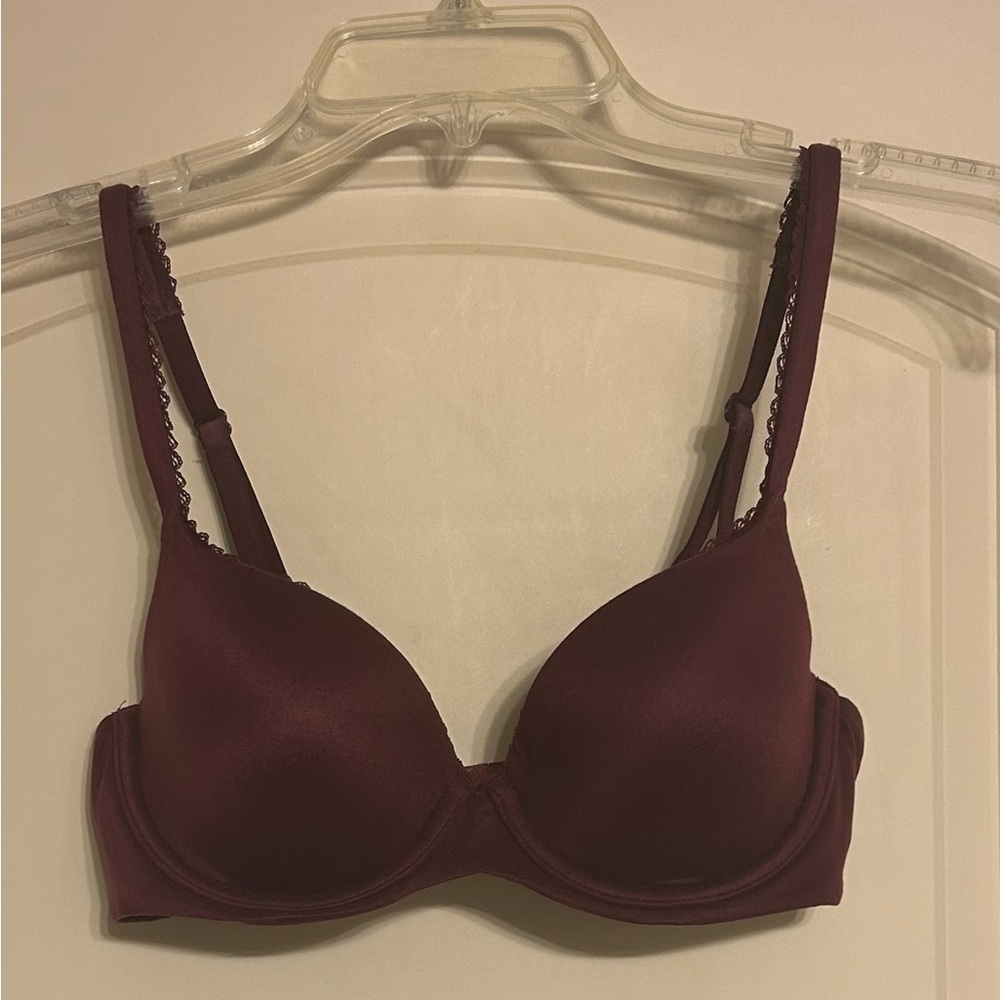 Victorias Secret size 32C bra